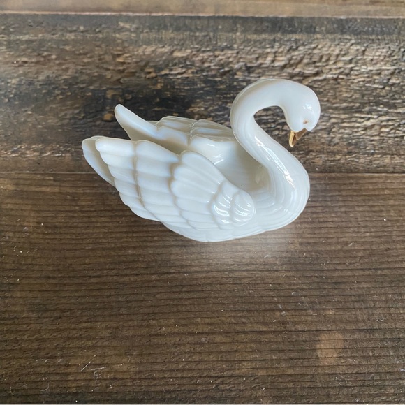 Lenox Collections. Ivory and 24 karat gold animal trio. Elephant, Dolphin, Swan. - Picture 2 of 5